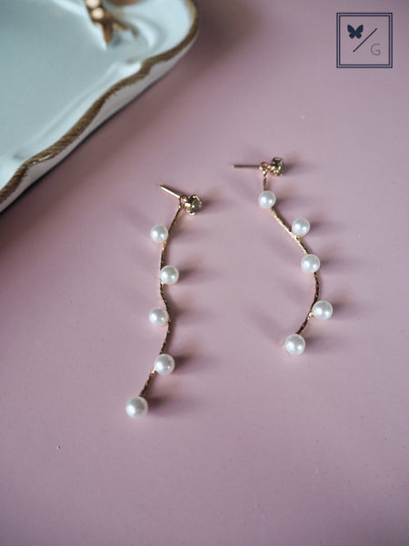 Love Is In The Air - Faux Pearls Dangling Earrings