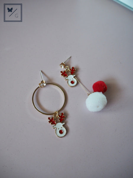 It's Beginning To Look A Lot Like Christmas - Reindeer x Dangling Poms Earrings