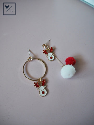 It's Beginning To Look A Lot Like Christmas - Reindeer x Dangling Poms Earrings