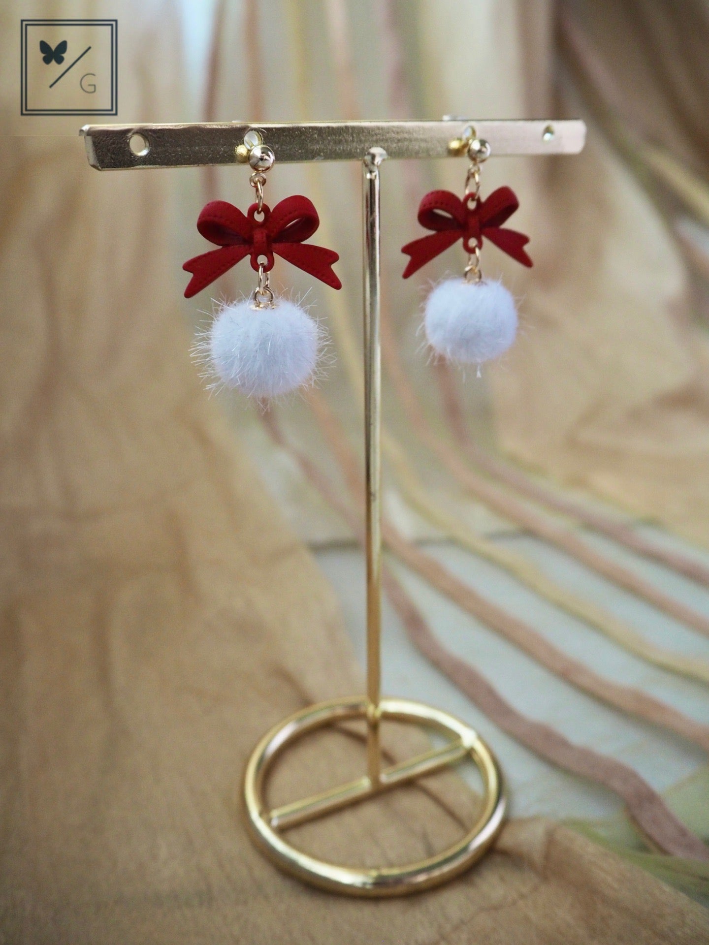 It's Beginning To Look A Lot Like Christmas - Christmassy Red Bow x Poms Earrings