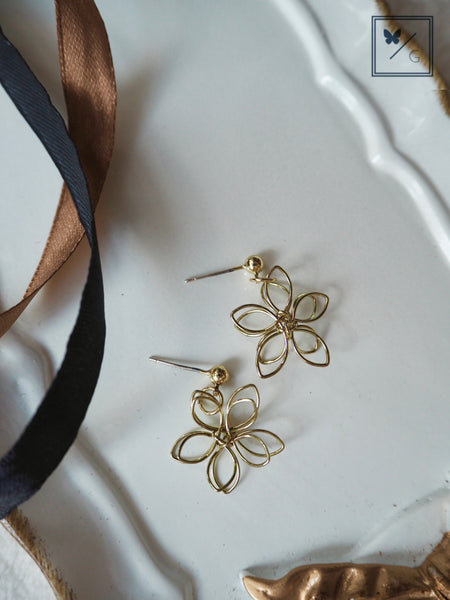 Kaia Hollow Flower Earrings